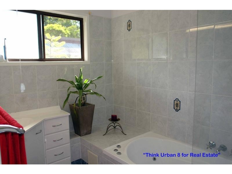 15 Mazzard Street, Bellbowrie QLD 4070